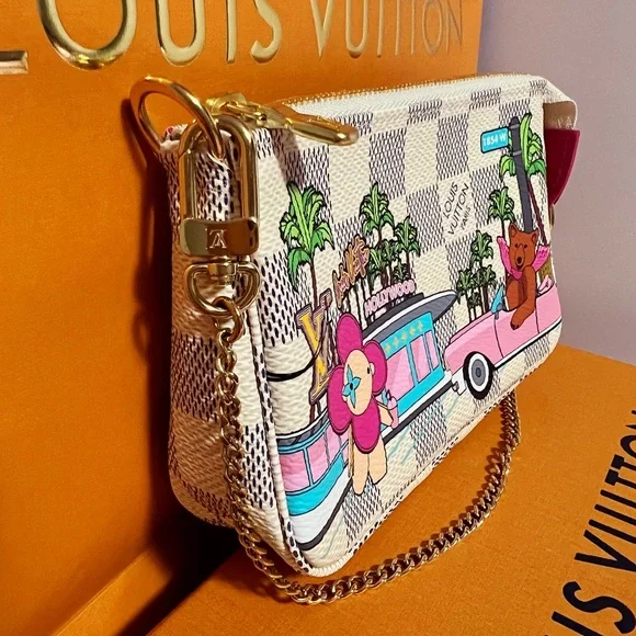 ‼️S O L D‼️Louis Vuitton Limited Edition Christmas 2021 Damier Azur Pochette - Picture 4 of 6